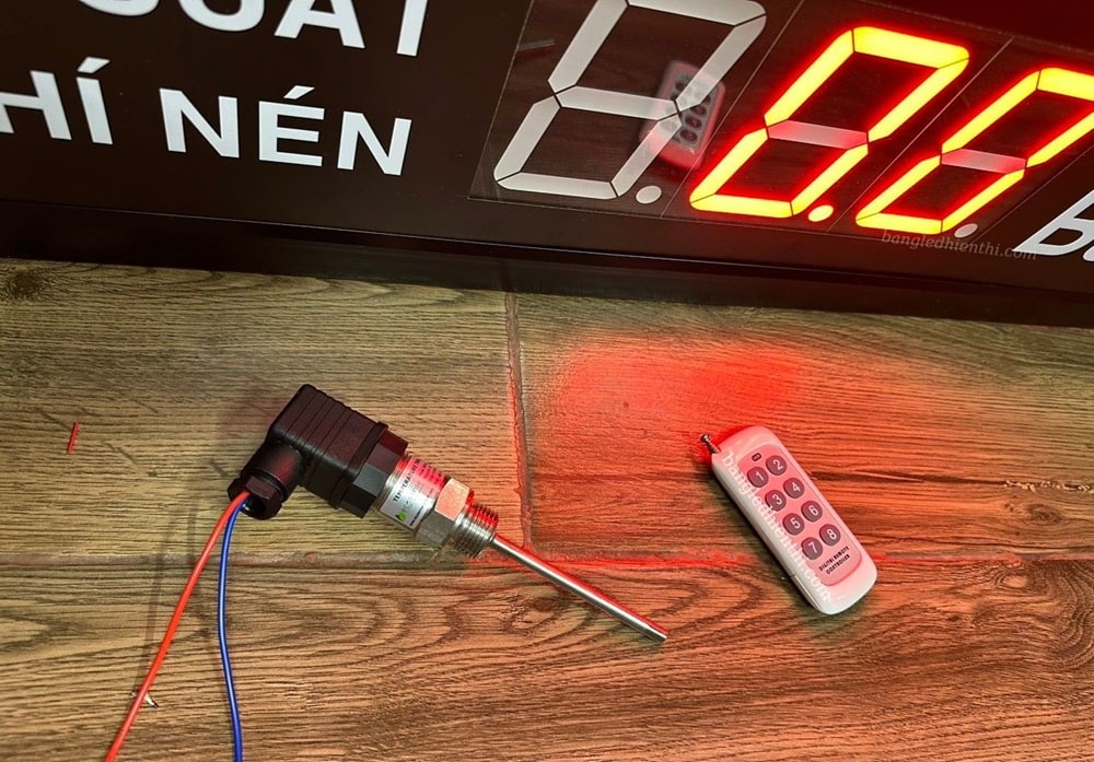 đồng hồ hiển thị áp suất khí nén